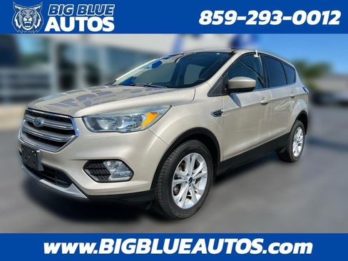 Used 2017 Ford Escape SE FWD image 1