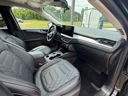 Certified 2023 Ford Escape Platinum w/ Premium Technology Package AWD/4WD image 10