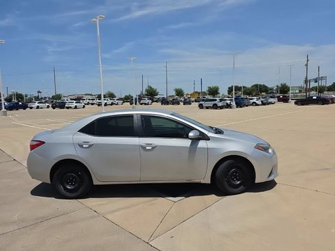 Used 2015 Toyota Corolla LE FWD image 2