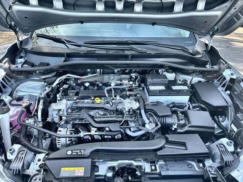 Used 2025 Toyota Corolla Cross L image 33