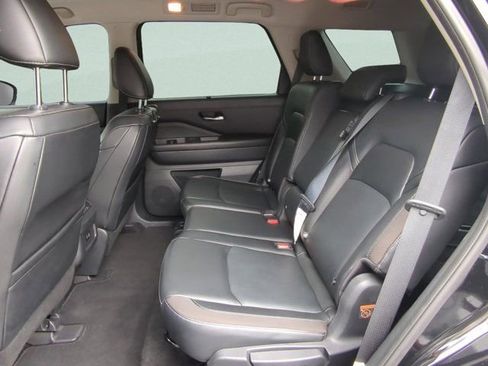 Used 2022 Nissan Pathfinder SL FWD image 10