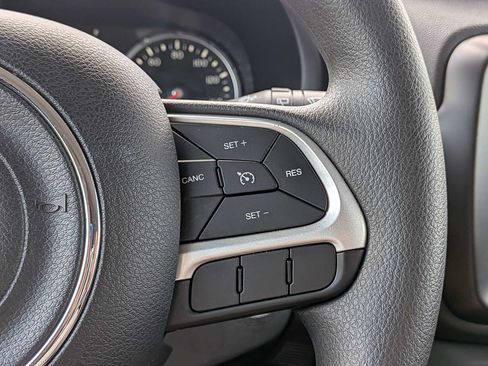 Used 2023 Jeep Renegade Latitude AWD/4WD image 31