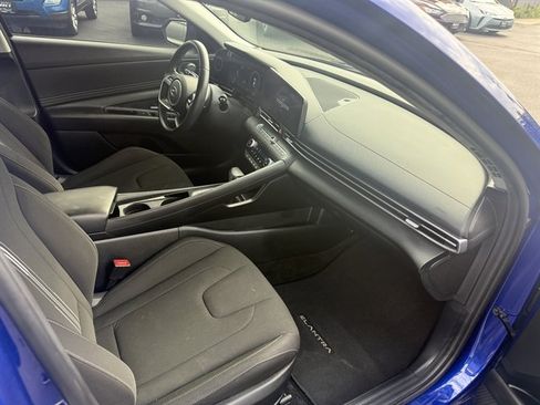 Used 2023 Hyundai Elantra SEL w/ Convenience Package image 35