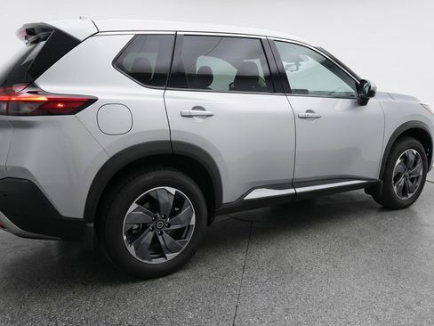 Used 2025 Nissan Rogue SV image 9