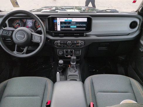 Used 2025 Jeep Gladiator Sport AWD/4WD image 14