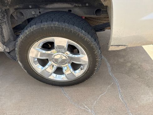 Used 2018 Chevrolet Silverado 1500 LTZ Z71 w/ LTZ Plus Package AWD/4WD image 11