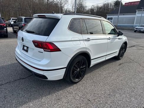 Certified 2022 Volkswagen Tiguan SE R-Line image 9