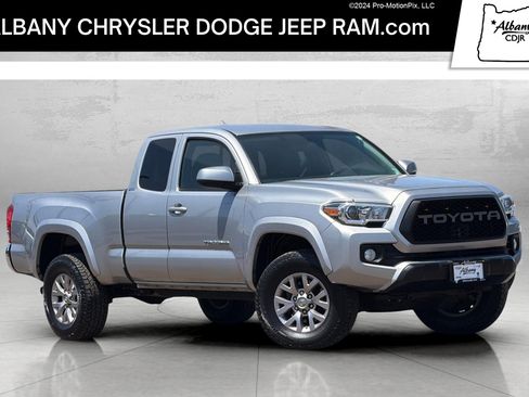 Used 2016 Toyota Tacoma SR5 RWD image 1