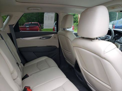 Used 2018 Cadillac XT5 Luxury w/ Driver Awareness Package AWD/4WD image 18