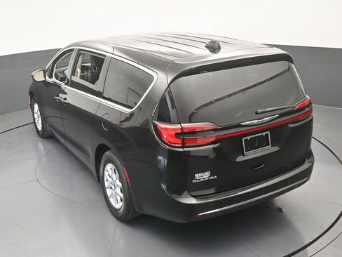 Used 2023 Chrysler Pacifica Touring-L FWD image 47