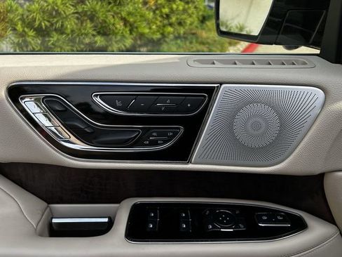 Used 2021 Lincoln Navigator L Reserve w/ Luxury Package AWD/4WD image 28