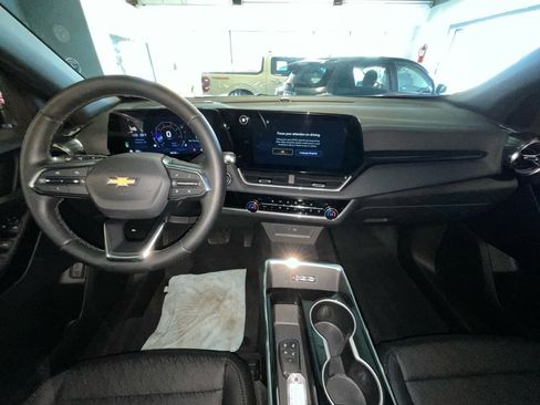 Used 2025 Chevrolet Equinox LT w/ Convenience Package II image 16