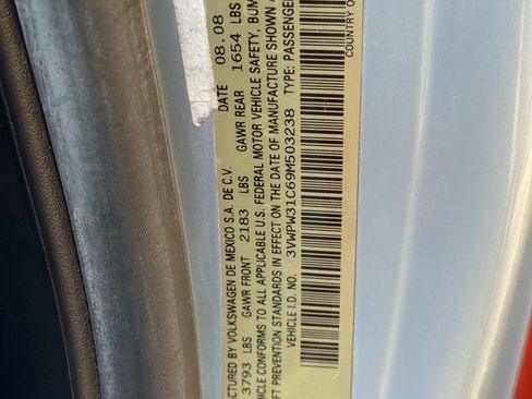 Used 2009 Volkswagen Beetle Coupe FWD image 12