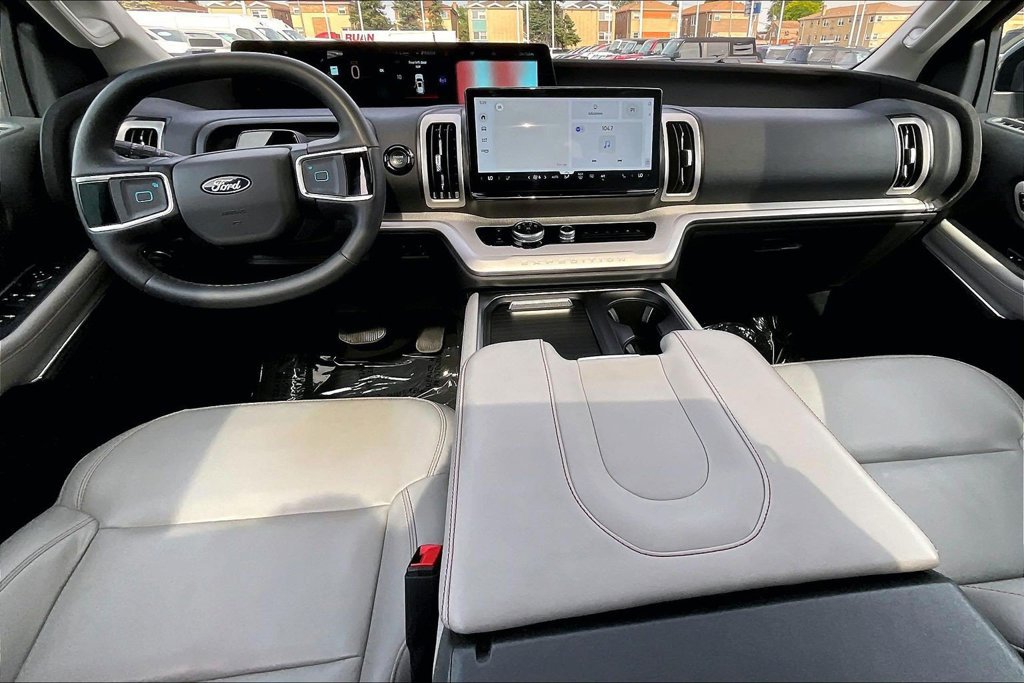 Certified 2025 Ford Expedition Active AWD/4WD image 14