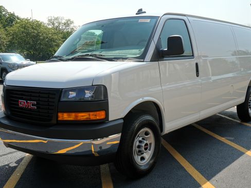 New 2025 GMC Savana 3500 Extended w/ Driver Convenience Package image 3