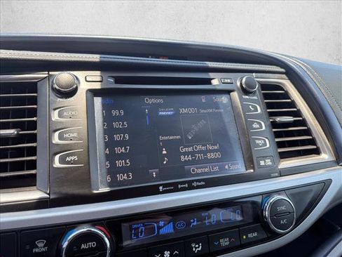 Used 2019 Toyota Highlander XLE FWD image 19