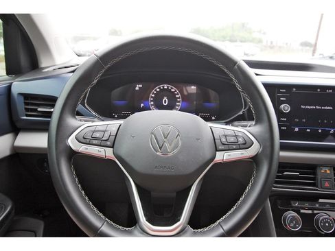 Used 2023 Volkswagen Taos SE w/ Panoramic Sunroof Package FWD image 10