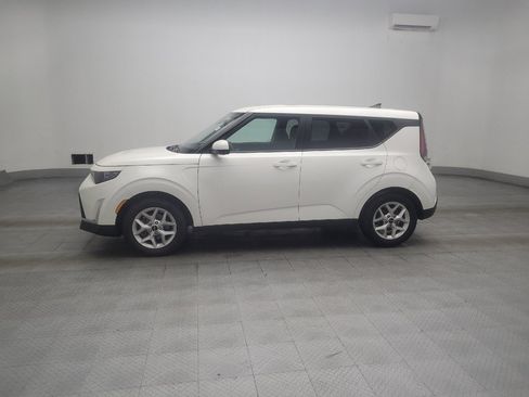 Used 2023 Kia Soul LX w/ Option Group 015 FWD image 2