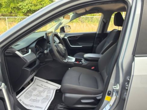 Used 2021 Toyota RAV4 LE AWD/4WD image 20
