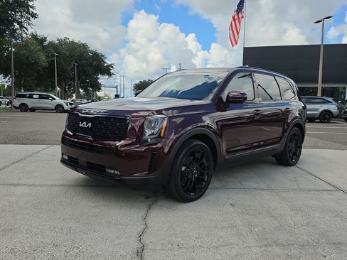 Certified 2022 Kia Telluride SX w/ Nightfall Edition Package AWD/4WD image 4