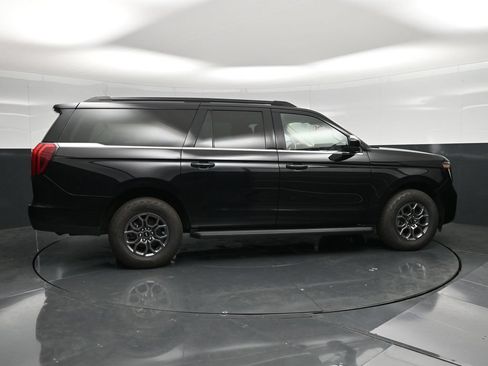 Used 2025 Ford Expedition Max Active AWD/4WD image 2