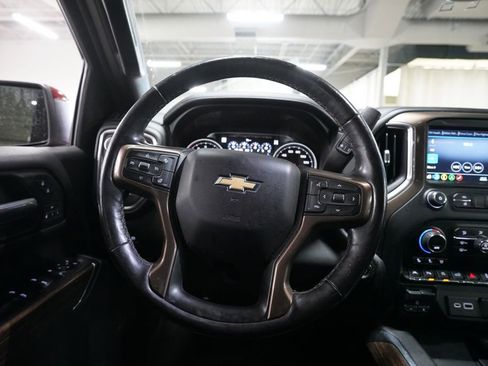 Used 2019 Chevrolet Silverado 1500 High Country w/ Technology Package AWD/4WD image 4