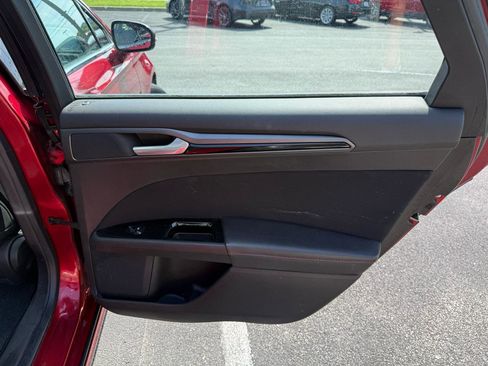 Used 2013 Ford Fusion SE FWD image 23