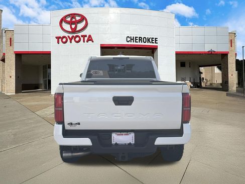 Used 2026 Toyota Tacoma TRD Off-Road AWD/4WD image 6