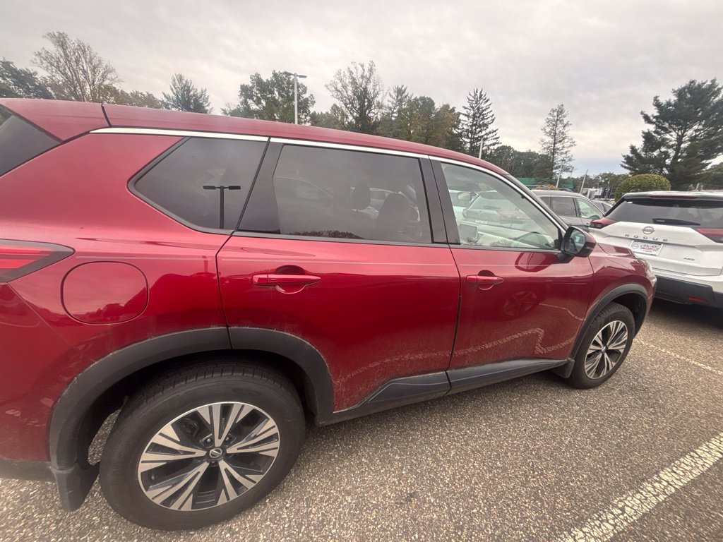 Used 2021 Nissan Rogue SV AWD/4WD image 3