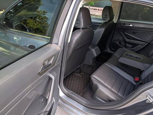 Used 2022 Volkswagen Jetta SE FWD image 17
