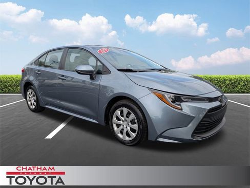 Certified 2025 Toyota Corolla LE image 1