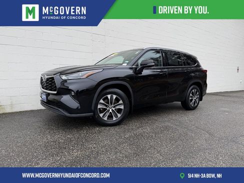 Used 2022 Toyota Highlander XLE image 1