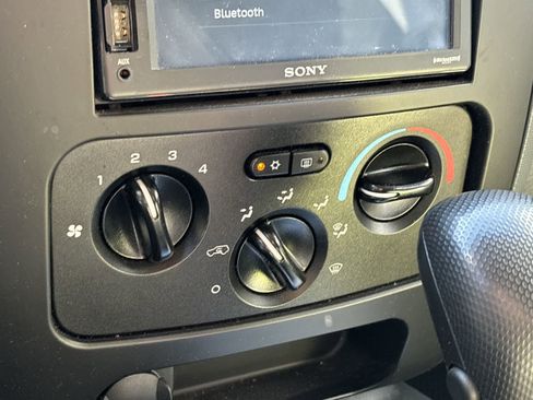 Used 2005 Jeep Liberty Limited w/ Trailer Tow Group image 19