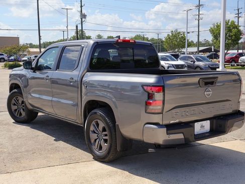 Used 2025 Nissan Frontier SV RWD image 2