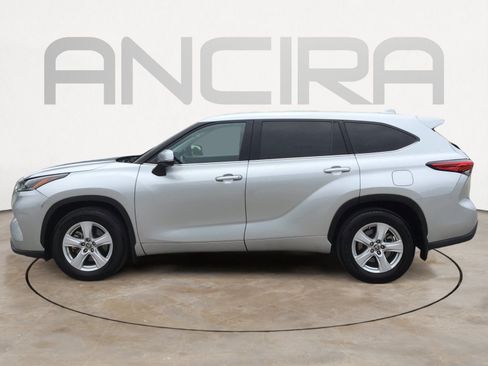 Used 2021 Toyota Highlander LE AWD/4WD image 7