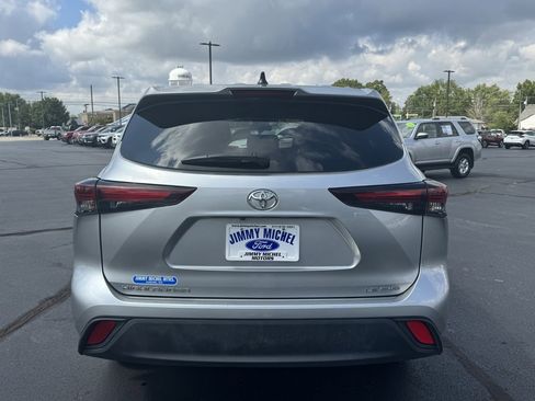 Used 2024 Toyota Highlander LE image 23