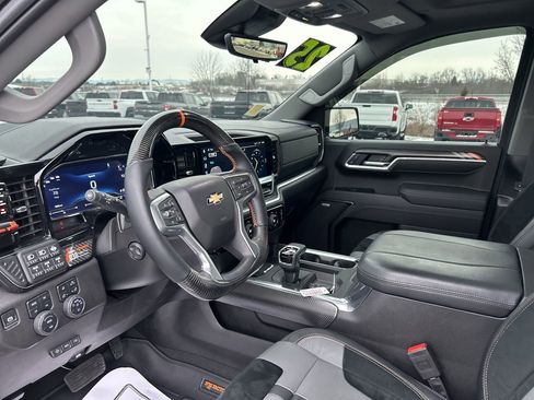 Used 2025 Chevrolet Silverado 1500 LTZ image 23