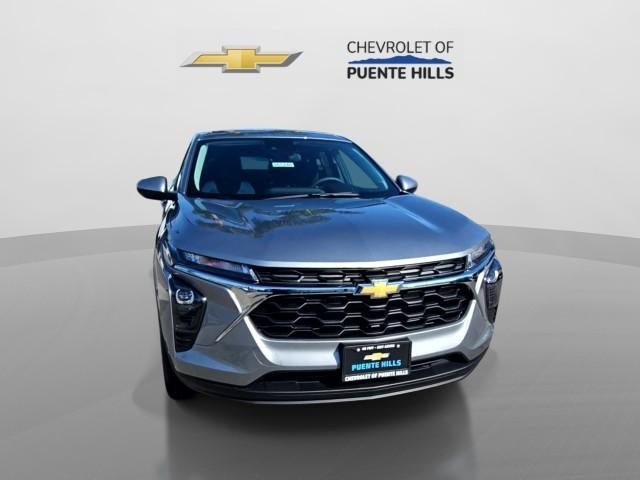 New 2026 Chevrolet Trax LS w/ LS Convenience Package FWD image 2