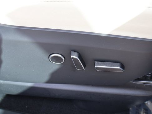 Used 2023 Tesla Model X image 31