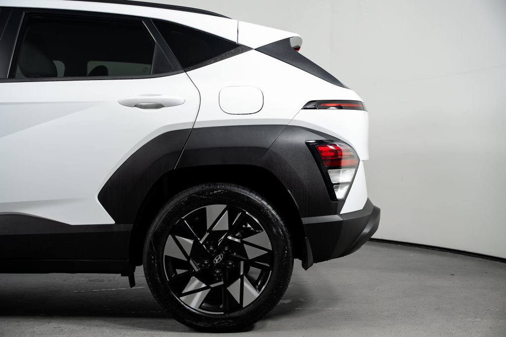 Used 2024 Hyundai Kona SEL FWD image 13