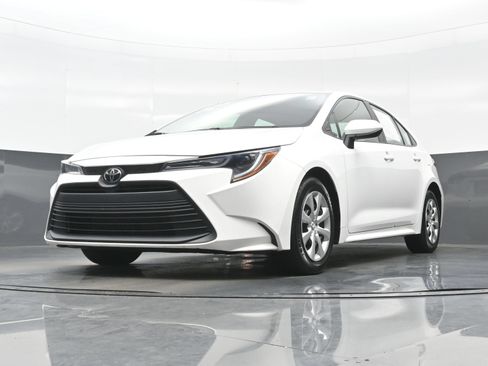 Used 2024 Toyota Corolla LE FWD image 26