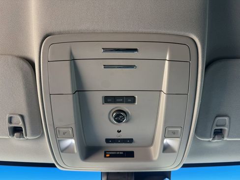 Used 2019 Chevrolet Suburban LT image 35