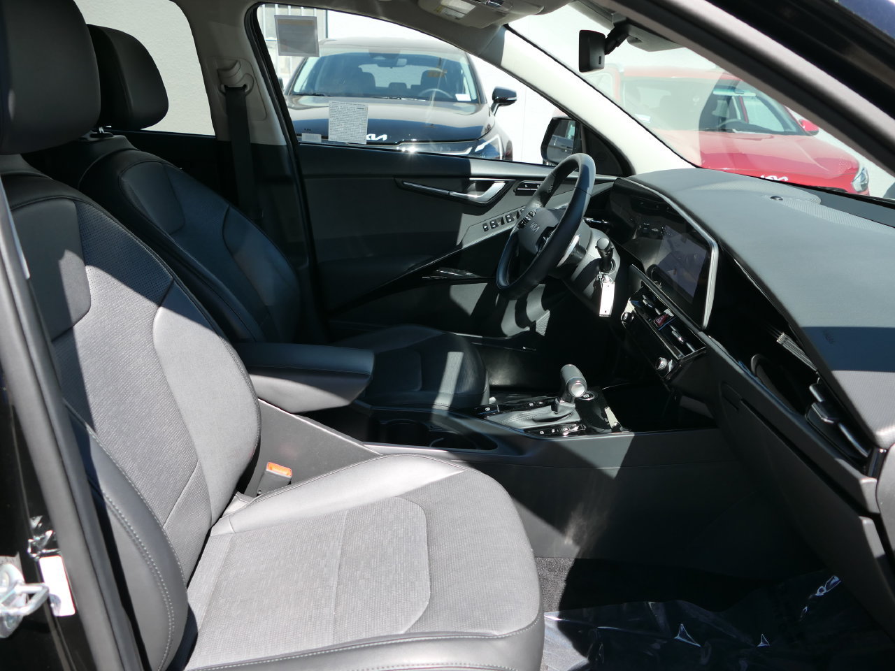 Certified 2023 Kia Niro SX Touring FWD image 28