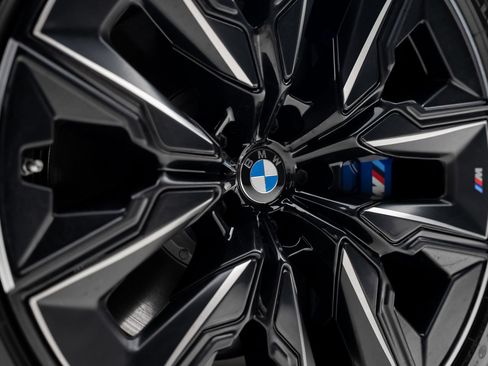 Used 2023 BMW i7 xDrive60 AWD/4WD image 23