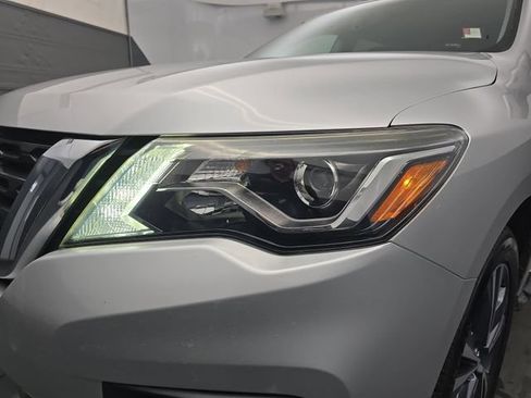 Used 2020 Nissan Pathfinder Platinum FWD image 15