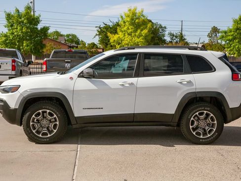 Used 2021 Jeep Cherokee Trailhawk w/ Sun, Sound & Nav Group AWD/4WD image 8