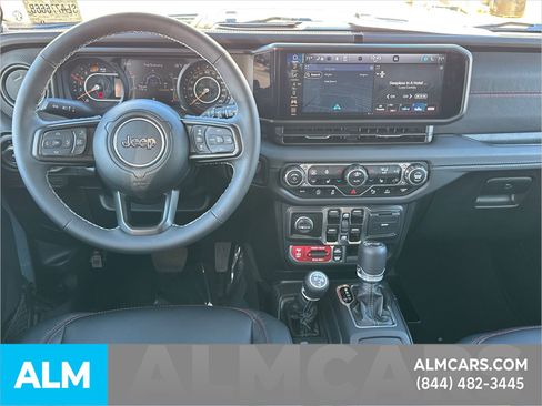 Used 2025 Jeep Wrangler Unlimited Rubicon image 27