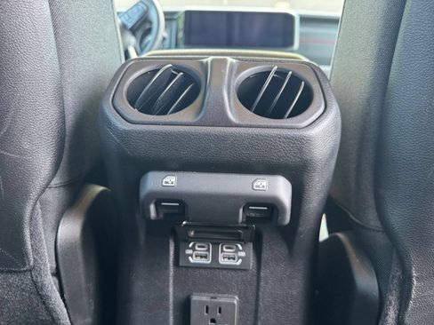 Used 2025 Jeep Wrangler Unlimited Rubicon AWD/4WD image 22