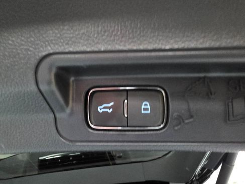 Used 2021 Ford Explorer XLT w/ Equipment Group 202A AWD/4WD image 23