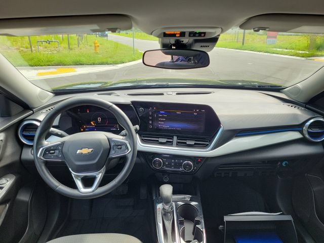 Used 2025 Chevrolet Trax LT w/ Driver Confidence Package FWD image 12
